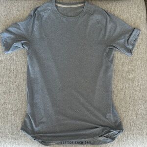 lululemon athletica Men's Gray Short Sleeve Crew